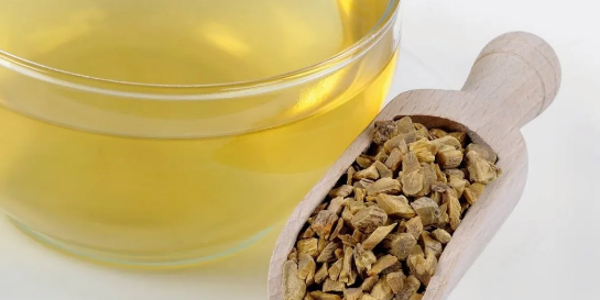 做法:黄芩6克,绿茶3克,将黄芩用200毫升水煮沸,然后用它来冲泡绿茶,5