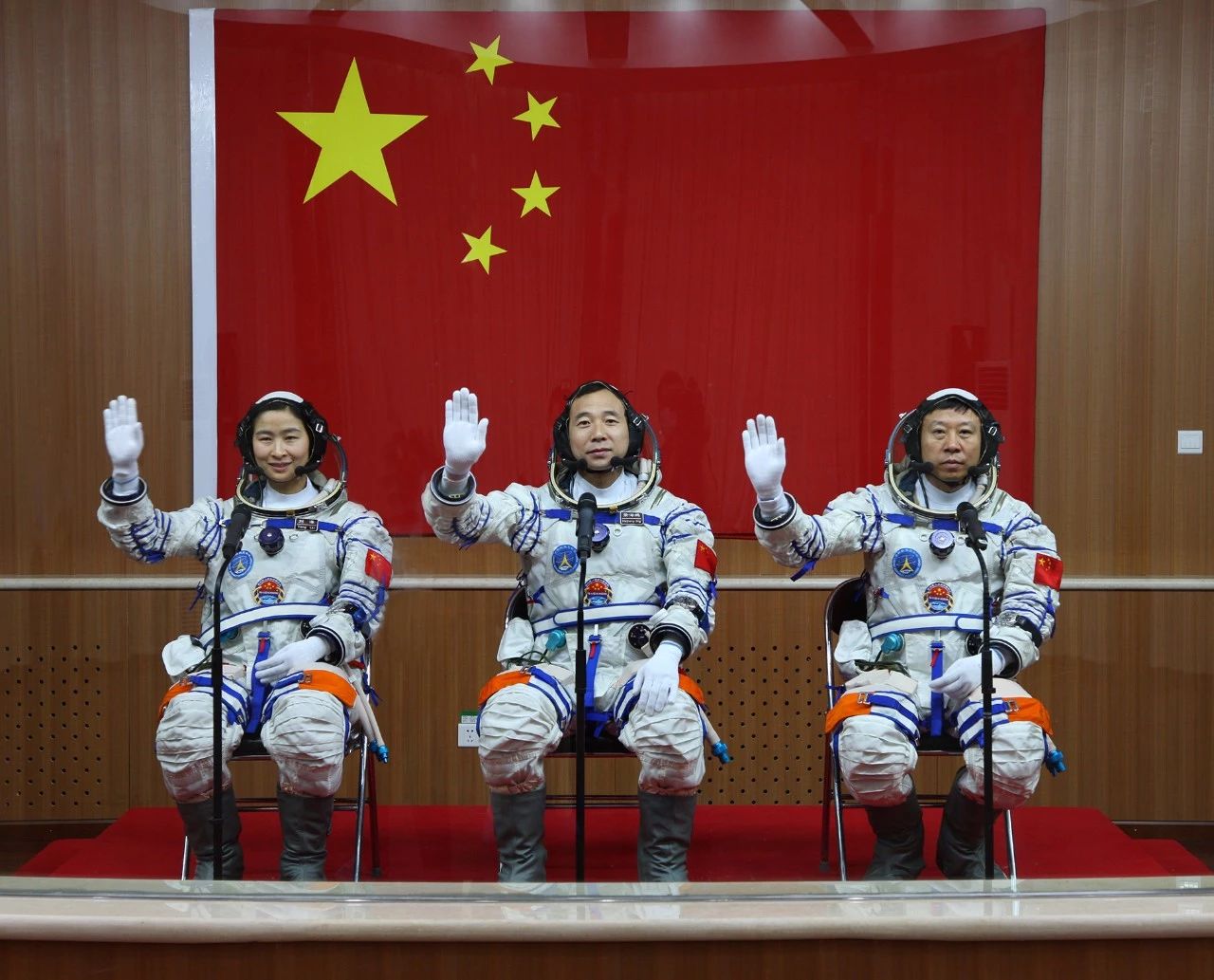 【世界航天日】22个难忘瞬间致敬中国航天人!