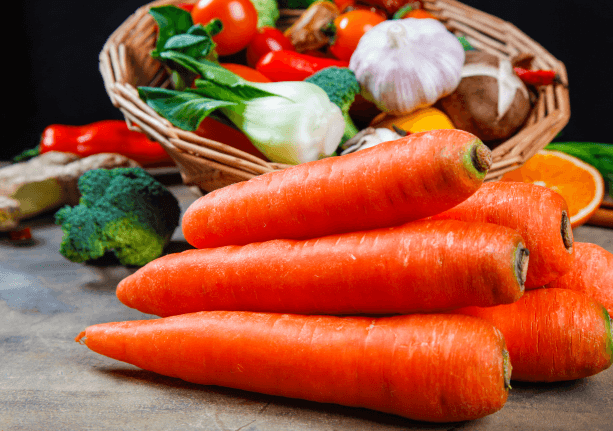 胡萝卜中含有大量的胡萝卜素, 能健脾消食,补肝明目,降气止咳.